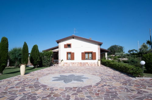 Photo 23 - Maison de 3 chambres à Città Sant'Angelo avec piscine et jardin