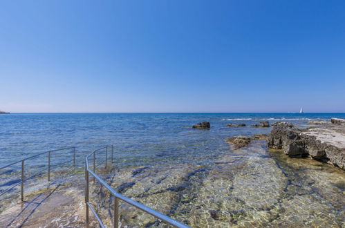 Foto 18 - Appartamento con 1 camera da letto a Umag con giardino e vista mare