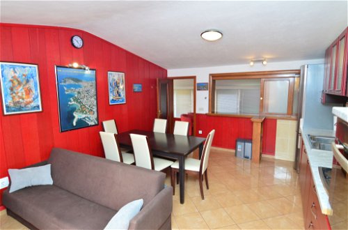 Foto 4 - Apartamento de 3 habitaciones en Primošten con piscina privada y vistas al mar