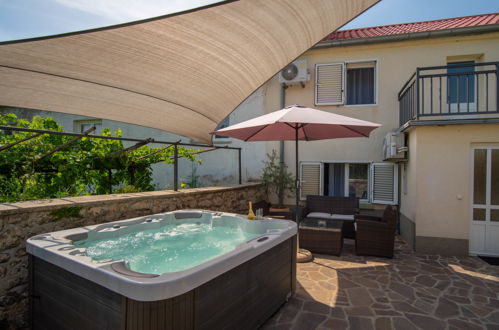 Foto 27 - Casa con 3 camere da letto a Vinodolska Općina con piscina privata e vista mare