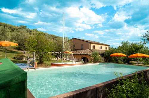 Photo 2 - 3 bedroom Apartment in Collecorvino with swimming pool and garden