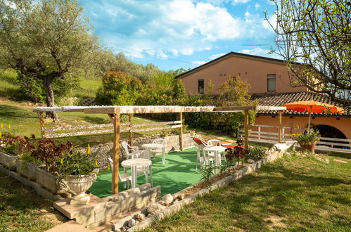 Photo 21 - 3 bedroom Apartment in Collecorvino with swimming pool and garden