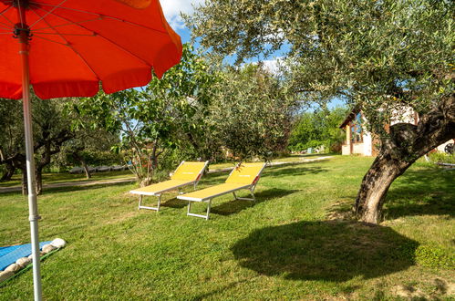 Photo 18 - 3 bedroom Apartment in Collecorvino with swimming pool and garden