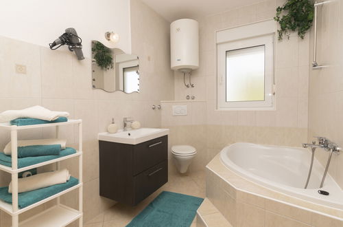 Foto 18 - Apartamento de 2 quartos em Split com terraço