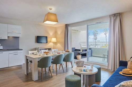 Photo 3 - 2 bedroom Apartment in La Grande-Motte with swimming pool and terrace