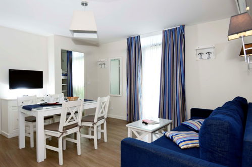 Foto 24 - Appartamento con 2 camere da letto a La Grande-Motte con piscina e vista mare