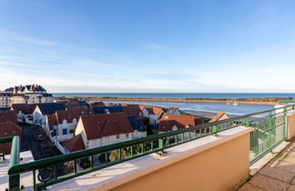 Foto 2 - Apartamento de 3 quartos em Dives-sur-Mer com piscina e vistas do mar