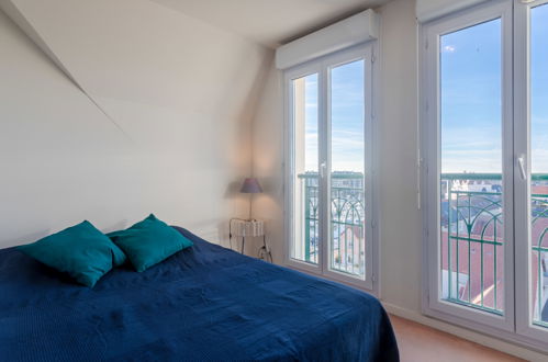Foto 11 - Apartamento de 3 habitaciones en Dives-sur-Mer con piscina y vistas al mar