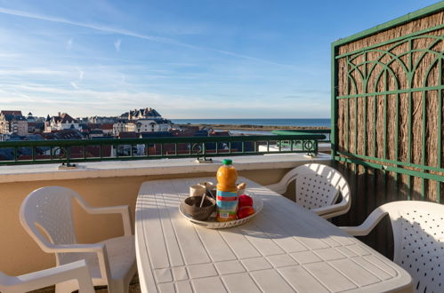Foto 20 - Apartamento de 3 quartos em Dives-sur-Mer com piscina e vistas do mar