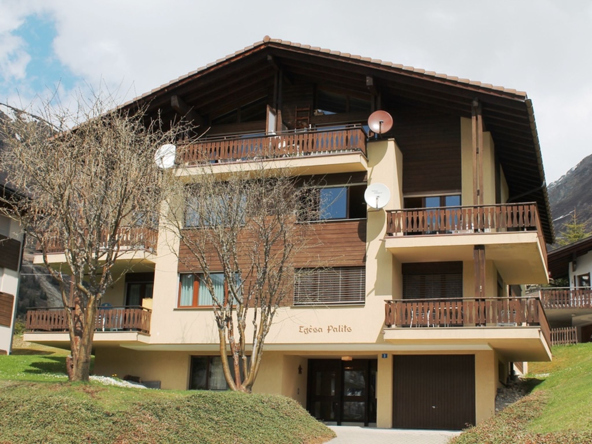 Photo 1 - 2 bedroom Apartment in Tujetsch with mountain view