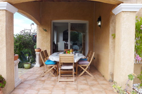 Foto 16 - Haus mit 3 Schlafzimmern in Fréjus mit privater pool und garten