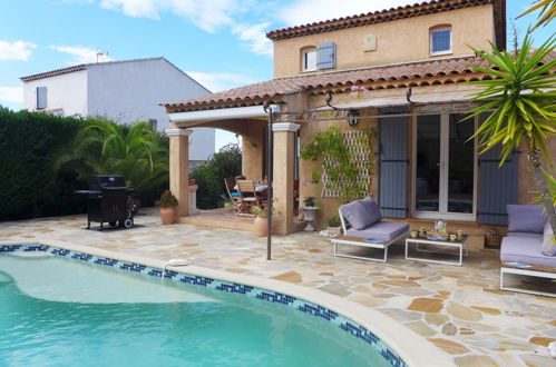 Foto 18 - Casa con 3 camere da letto a Fréjus con piscina privata e vista mare