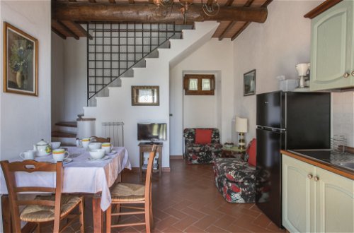 Foto 9 - Apartment mit 1 Schlafzimmer in Castelfranco Piandiscò mit schwimmbad und garten