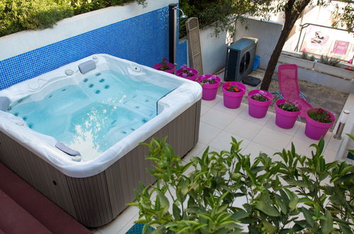 Foto 27 - Casa con 5 camere da letto a Seget con piscina privata e terrazza