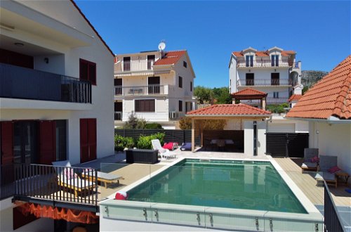 Foto 19 - Apartment mit 2 Schlafzimmern in Seget mit schwimmbad und terrasse