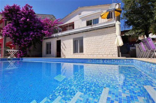 Foto 3 - Casa con 5 camere da letto a Seget con piscina privata e terrazza