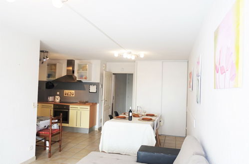 Foto 9 - Appartamento con 2 camere da letto a Narbonne con piscina e vista mare
