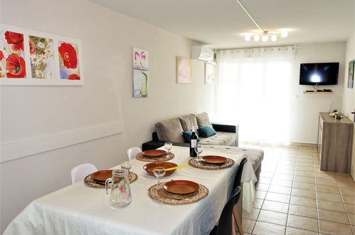 Photo 10 - 2 bedroom Apartment in Narbonne with swimming pool and garden