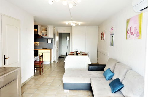 Foto 8 - Appartamento con 2 camere da letto a Narbonne con piscina e vista mare