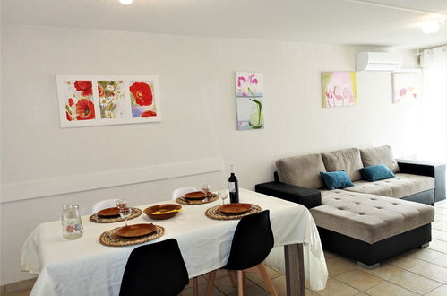 Photo 11 - 2 bedroom Apartment in Narbonne with swimming pool and garden