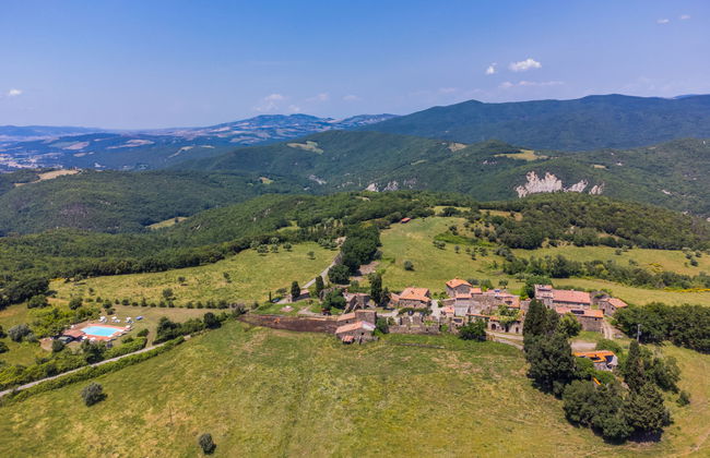 3 bedroom Apartment in Castelnuovo di Val di Cecina with swimming pool and garden - Photo 44