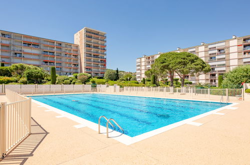 Foto 20 - Apartamento de 2 habitaciones en Sainte-Maxime con piscina y jardín