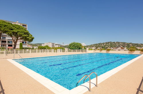 Foto 2 - Apartamento de 2 quartos em Sainte-Maxime com piscina e jardim