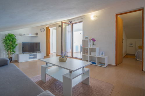Foto 7 - Apartamento de 1 quarto em Senj com terraço e vistas do mar