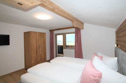 Foto 7 - Appartamento con 3 camere da letto a Ramsau im Zillertal con terrazza e vista sulle montagne