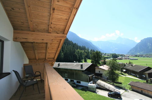 Foto 3 - Appartamento con 3 camere da letto a Ramsau im Zillertal con terrazza e vista sulle montagne