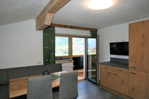 Foto 6 - Appartamento con 7 camere da letto a Ramsau im Zillertal con terrazza e vista sulle montagne