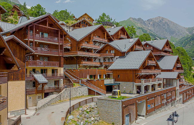 3 bedroom Apartment in Vaujany with swimming pool and terrace - Photo 3
