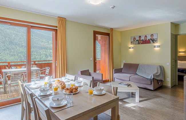 3 bedroom Apartment in Vaujany with swimming pool and terrace - Photo 7