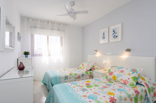 Foto 5 - Appartamento con 1 camera da letto a Arona con piscina e vista mare