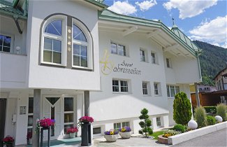 Foto 1 - Appartamento con 2 camere da letto a Ried im Oberinntal con giardino e vista sulle montagne