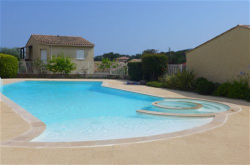 Foto 5 - Appartamento con 2 camere da letto a Fréjus con piscina e vista mare