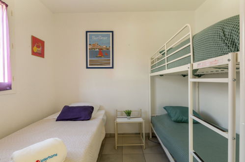 Foto 15 - Apartamento de 2 quartos em Fréjus com piscina e vistas do mar
