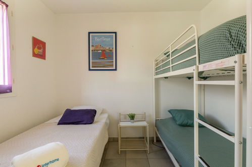 Foto 15 - Appartamento con 2 camere da letto a Fréjus con piscina e giardino