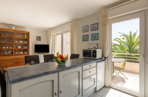 Foto 12 - Apartamento de 2 habitaciones en Fréjus con piscina y vistas al mar