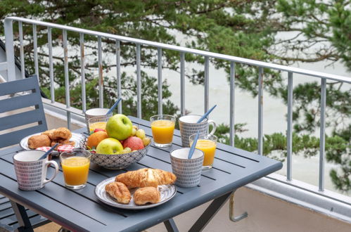 Foto 16 - Appartamento con 2 camere da letto a Carnac con terrazza e vista mare