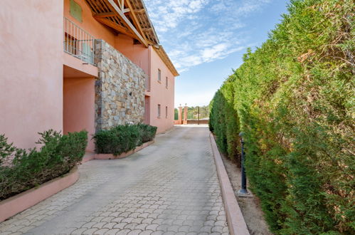 Foto 17 - Apartamento de 2 quartos em Sainte-Maxime com piscina e vistas do mar