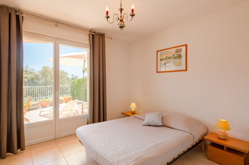 Foto 9 - Appartamento con 2 camere da letto a Sainte-Maxime con piscina e vista mare