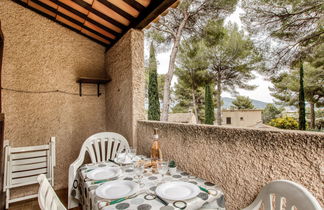 Photo 2 - Apartment in Saint-Cyr-sur-Mer with terrace and sea view