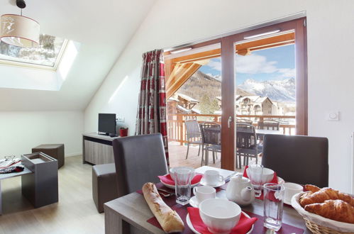 Photo 9 - 1 bedroom Apartment in Le Monêtier-les-Bains with swimming pool and mountain view