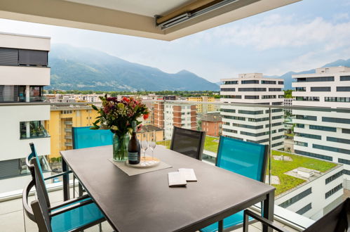 Foto 2 - Appartamento con 3 camere da letto a Locarno con vista sulle montagne