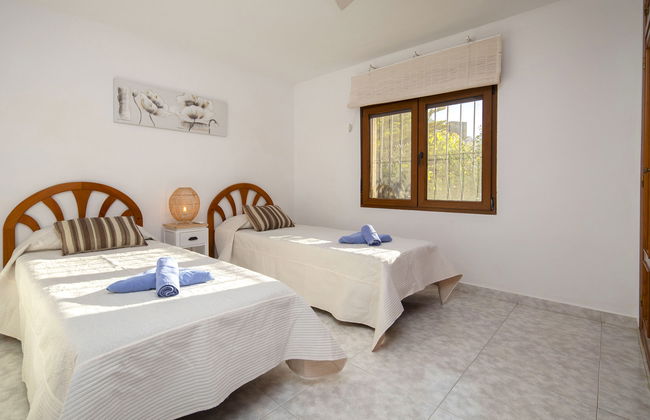 Casa de 4 quartos em Calp com piscina privada e jardim - Foto 13