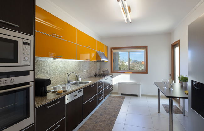 Casa de 6 quartos em Lagoa com piscina privada e jardim - Foto 6