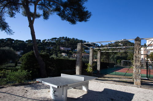 Foto 35 - Appartamento con 3 camere da letto a Hyères con piscina e vista mare