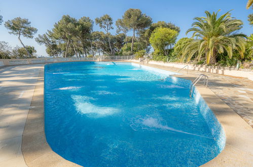 Foto 37 - Appartamento con 3 camere da letto a Hyères con piscina e vista mare