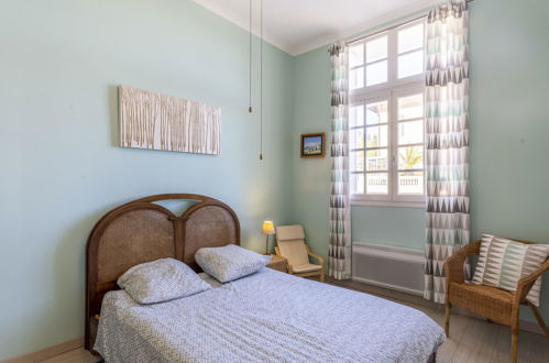 Foto 20 - Appartamento con 3 camere da letto a Hyères con piscina e vista mare